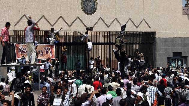 Protesters-attack-US-Embassy-in-Yemen