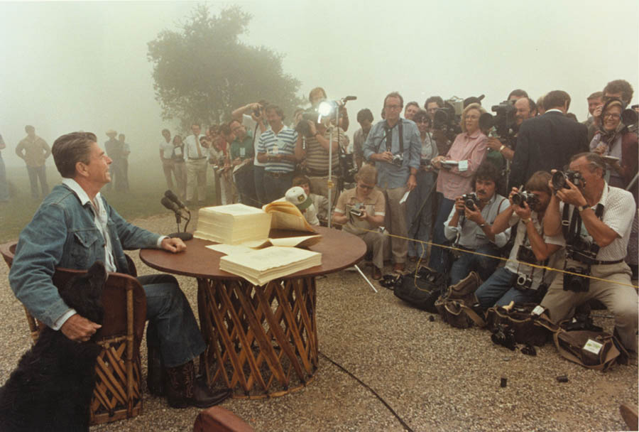 President_Reagan_meets_with_the_Press_1981