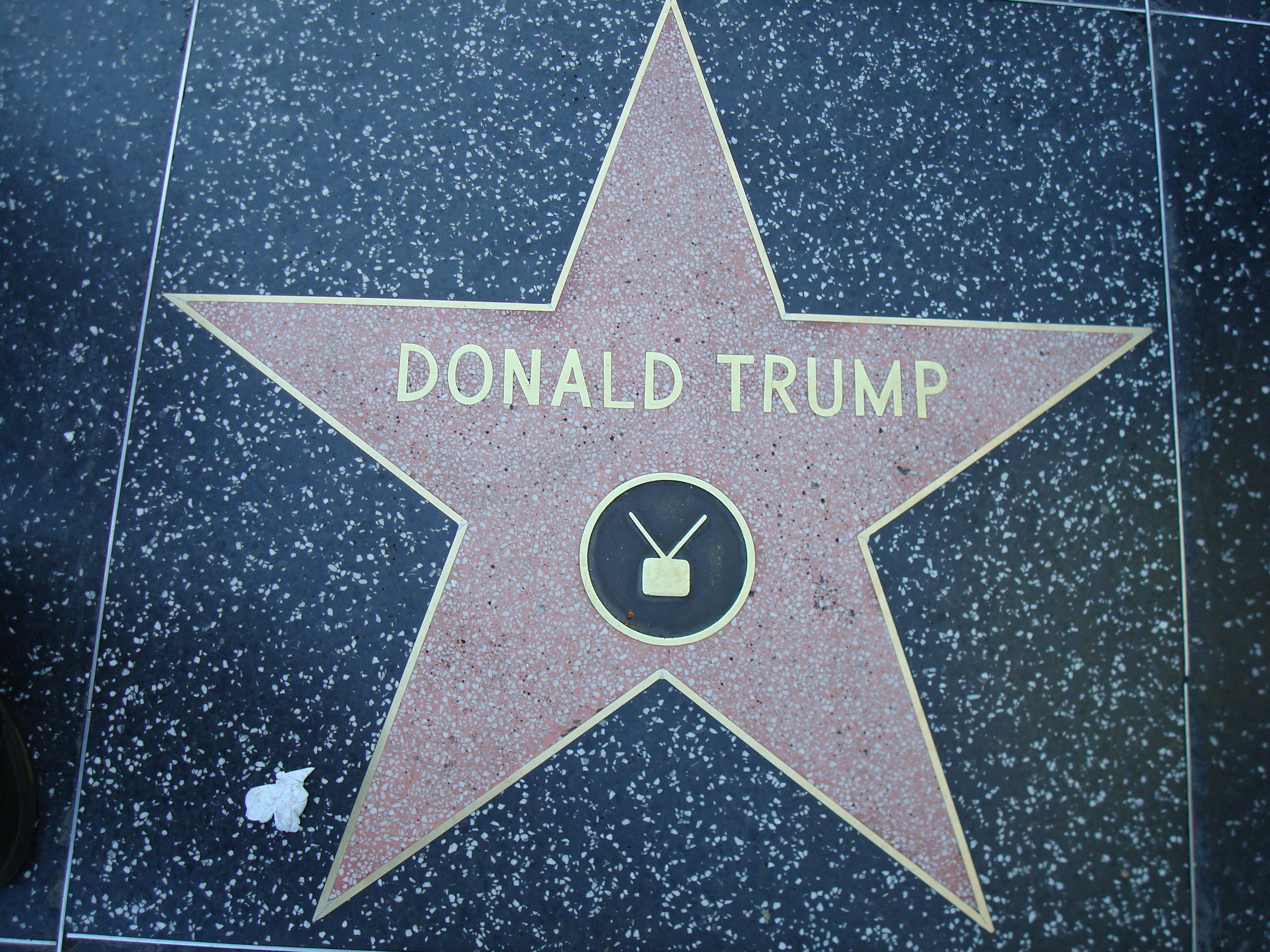 Donald_Trump_star_Hollywood_Walk_of_Fame (1)